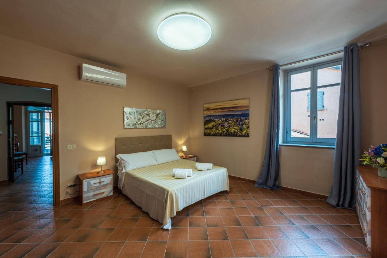 アルバPalazzo Ciravegnaアパートメント エクステリア 写真